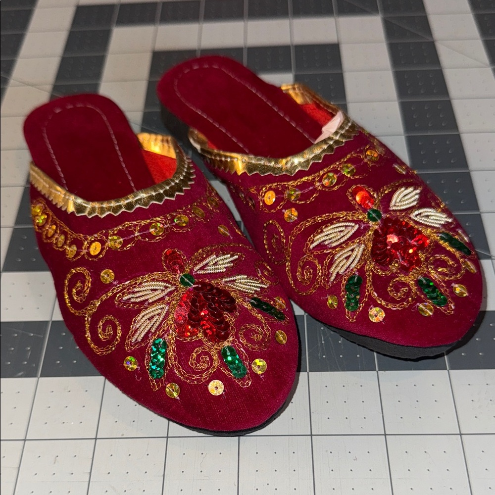 Embroidered Red Slip-On Kids Shoes Size 31 / 5